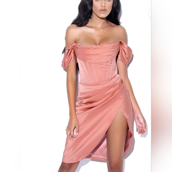 #76.NWT Blush Pink off shoulder corset satin dress - Picture 3 of 5